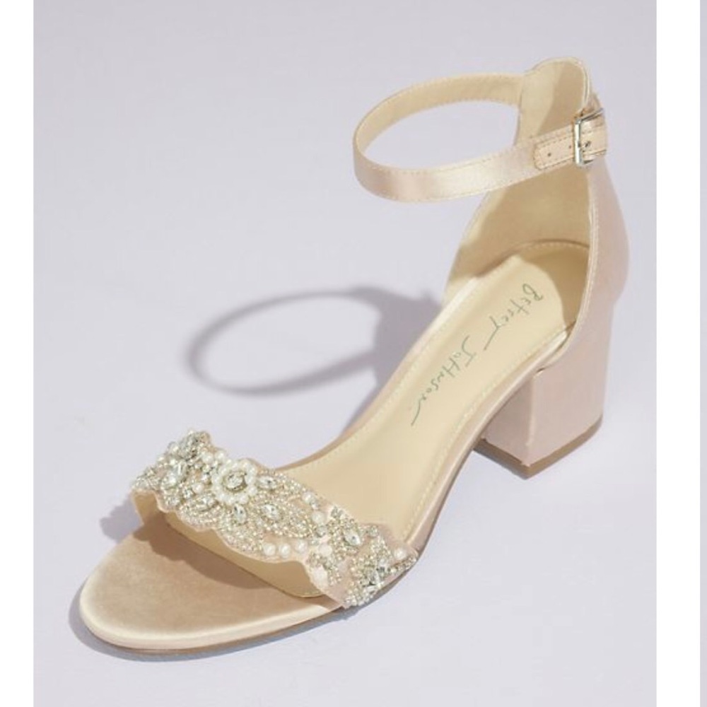 NWT BETSEY crystal strap satin block heel sandals color Champagne size 9